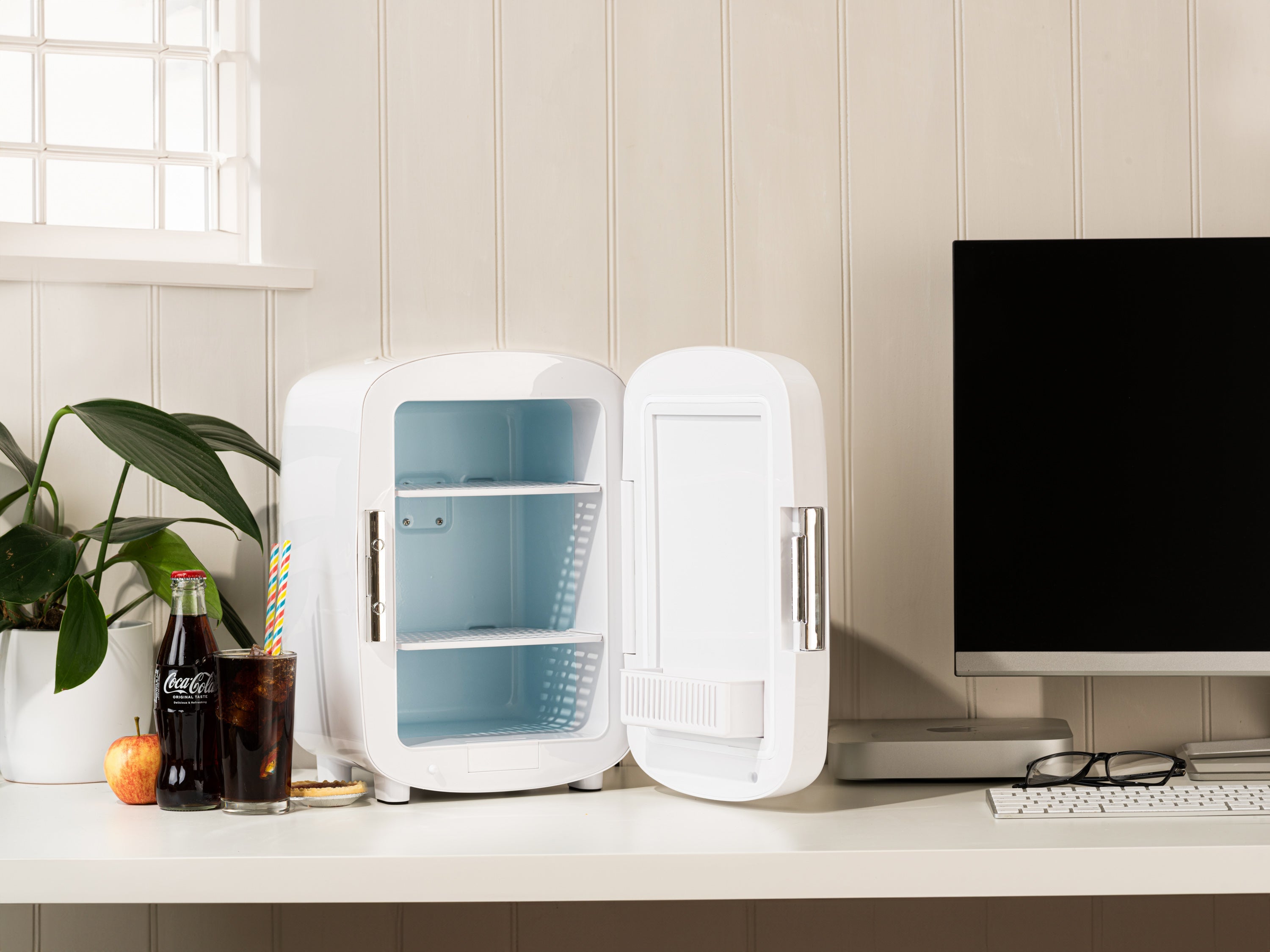 Luxe 9L Mini Fridge - White | Refurbished