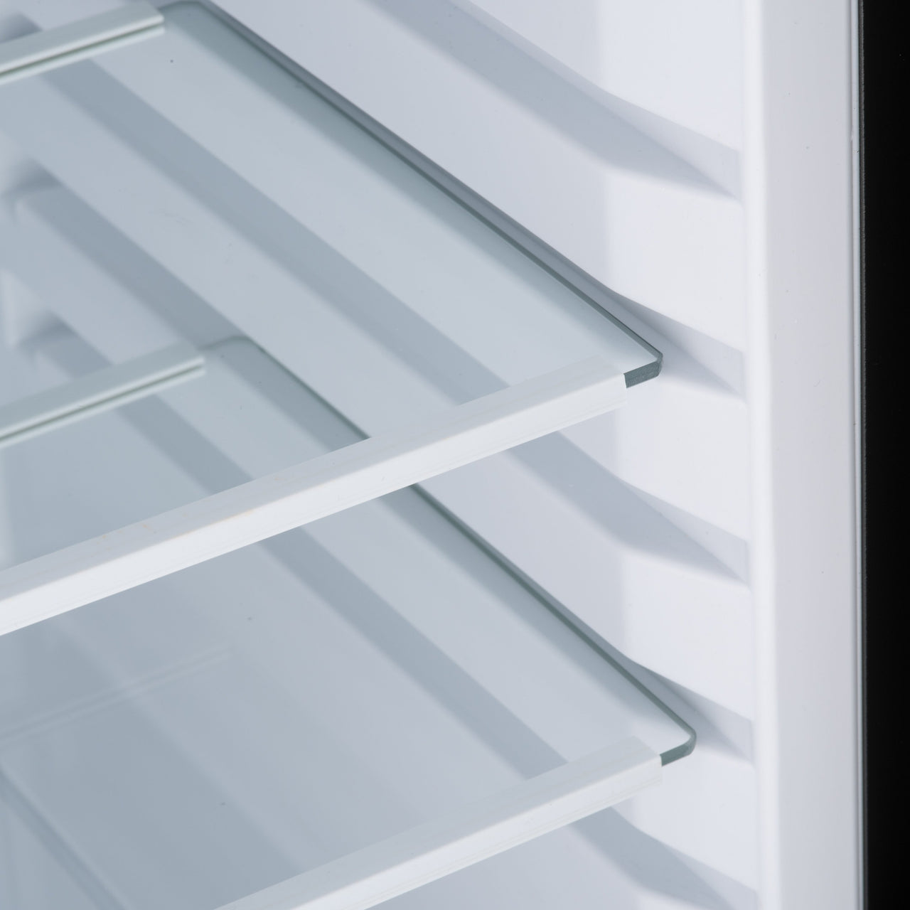 Mini bar fridge 40 litre internal adjustable shelves